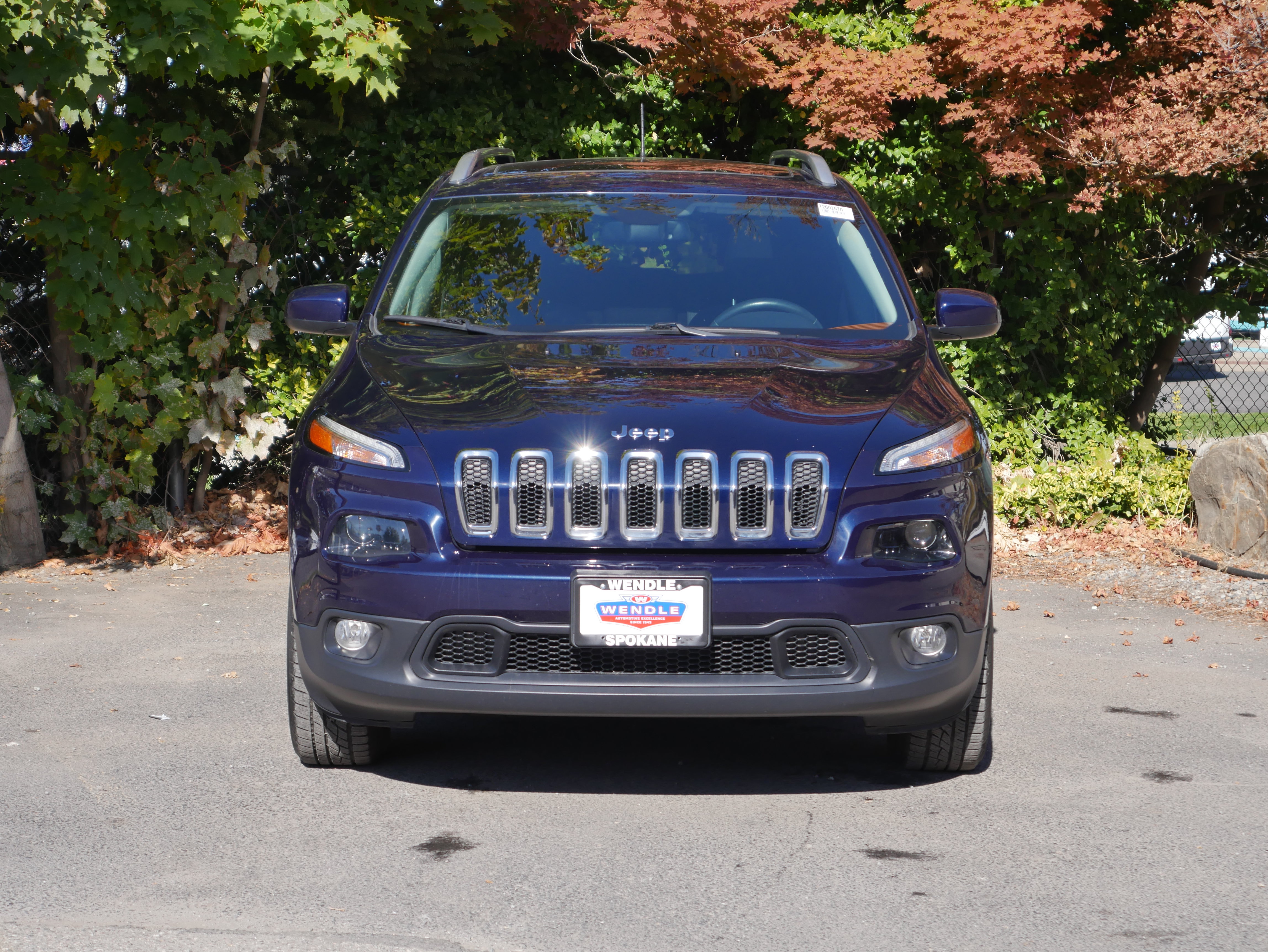 Used 2016 Jeep Cherokee Latitude w/ Comfort/Convenience Group AWD/4WD image 32