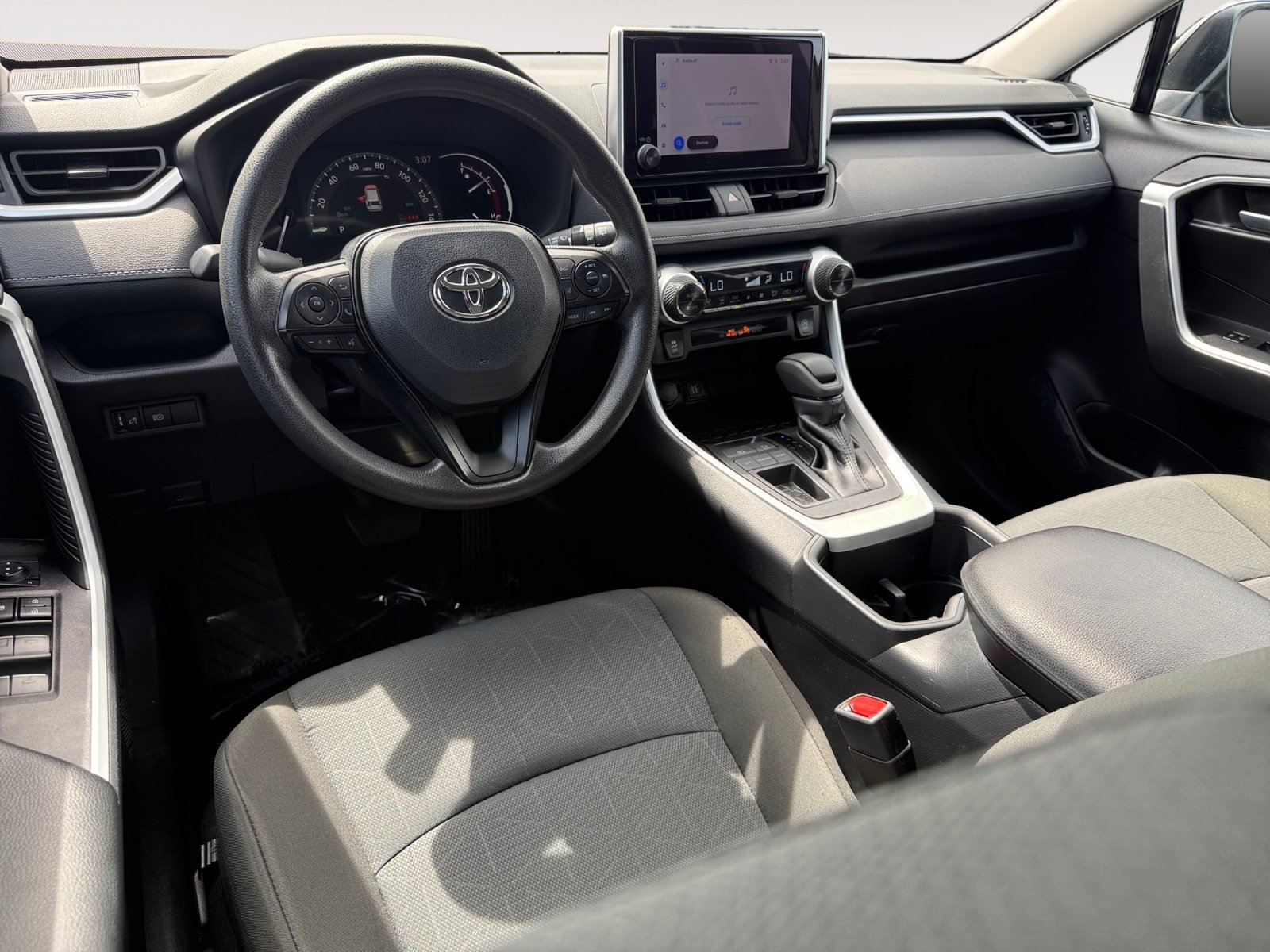 Used 2025 Toyota RAV4 XLE FWD image 15