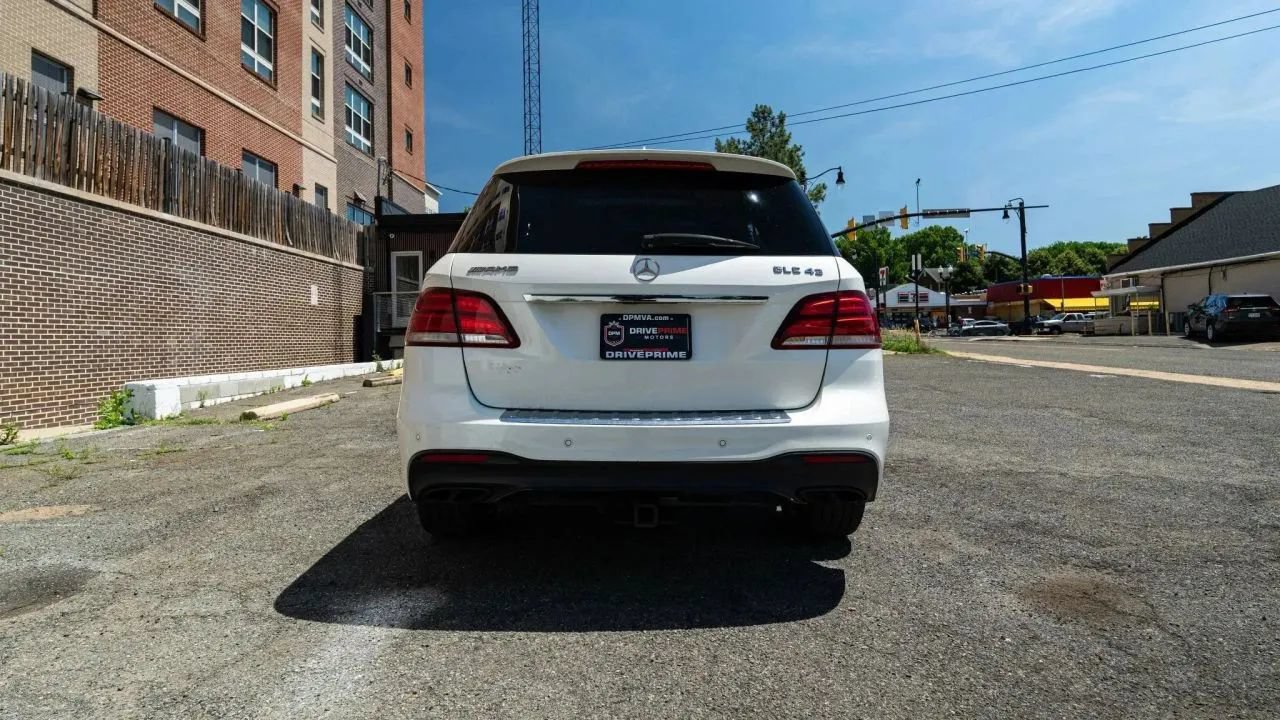 Used 2017 Mercedes-Benz GLE 43 AMG 4MATIC w/ Premium 2 Package image 4