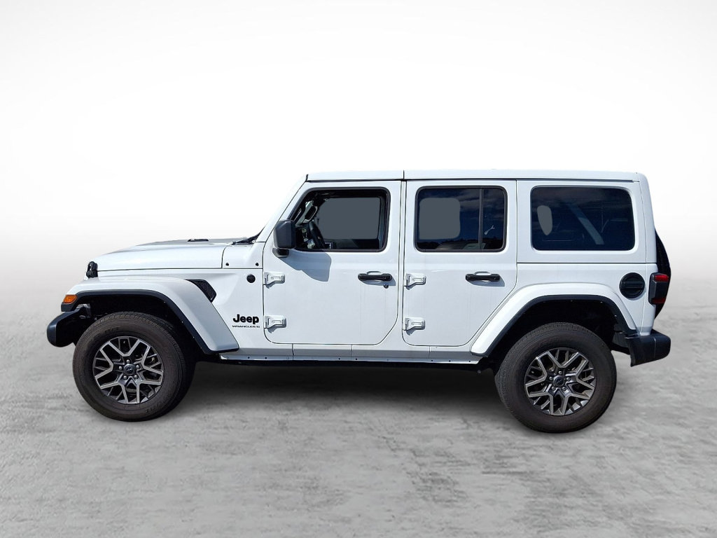 Used 2025 Jeep Wrangler Unlimited Sahara AWD/4WD image 2