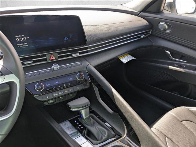Used 2024 Hyundai Elantra Limited image 13