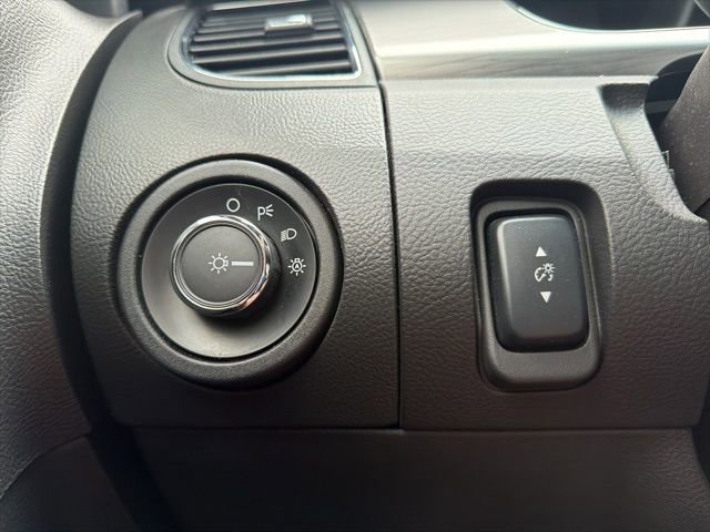 Used 2018 Ford Taurus SEL image 24