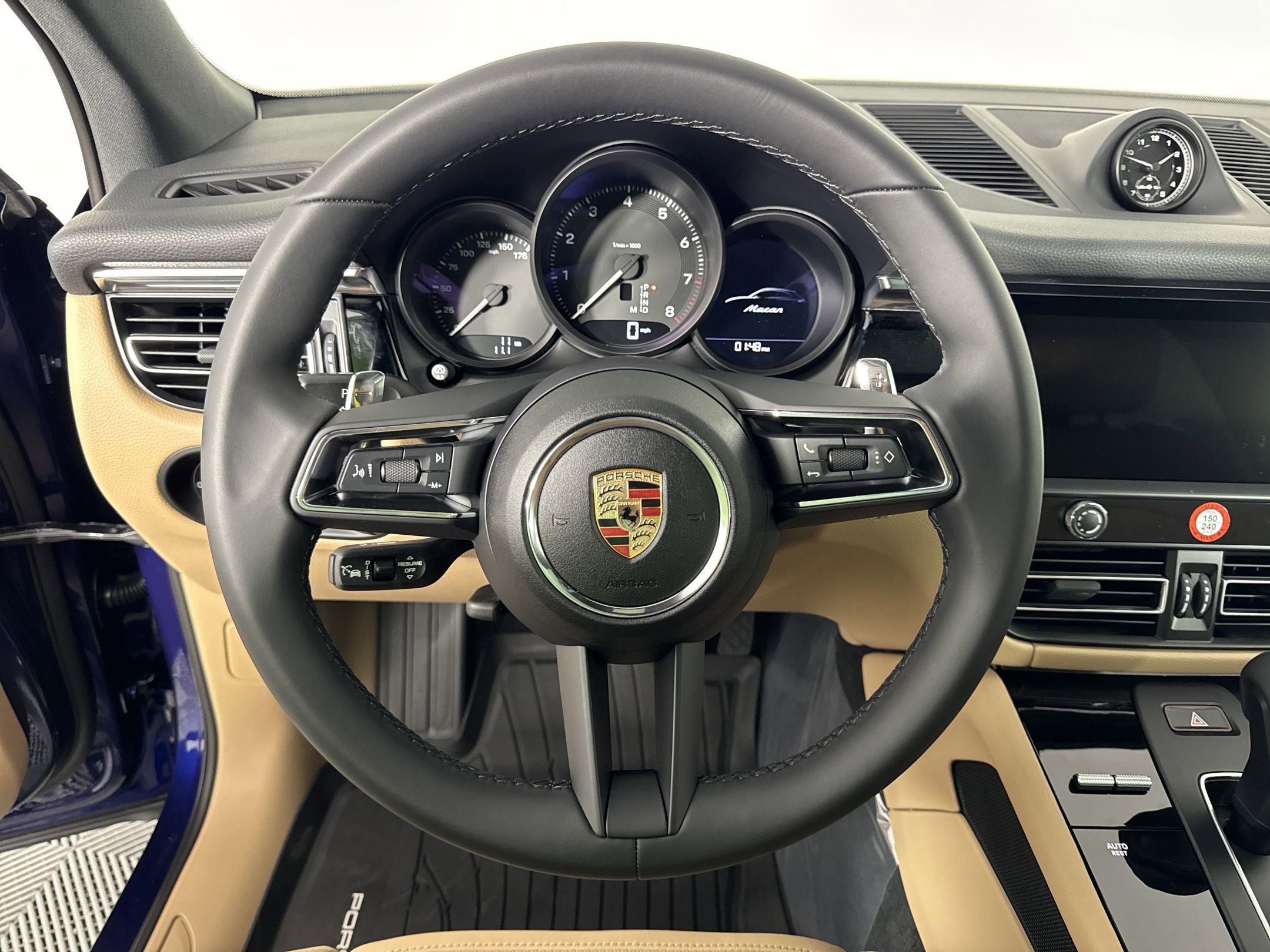 Certified 2025 Porsche Macan image 18