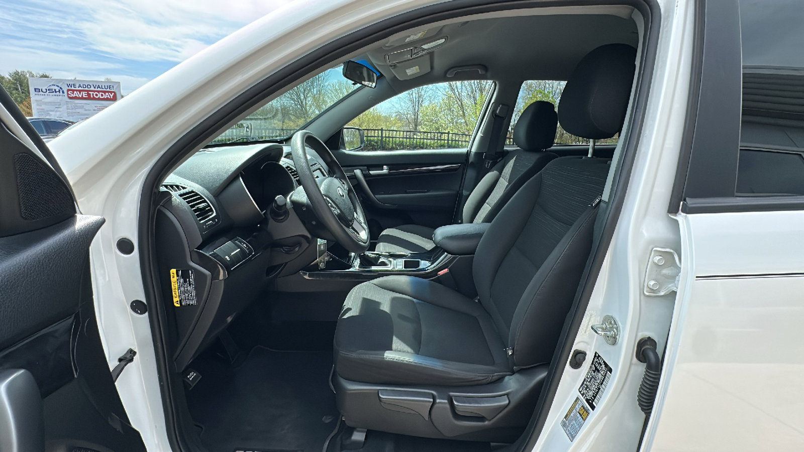 Used 2015 Kia Sorento LX image 12