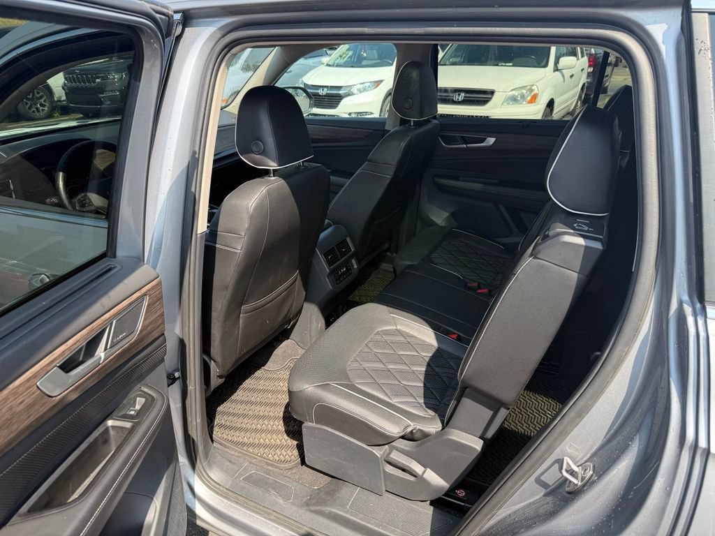 Used 2024 Volkswagen Atlas SEL Premium R-Line AWD/4WD image 7