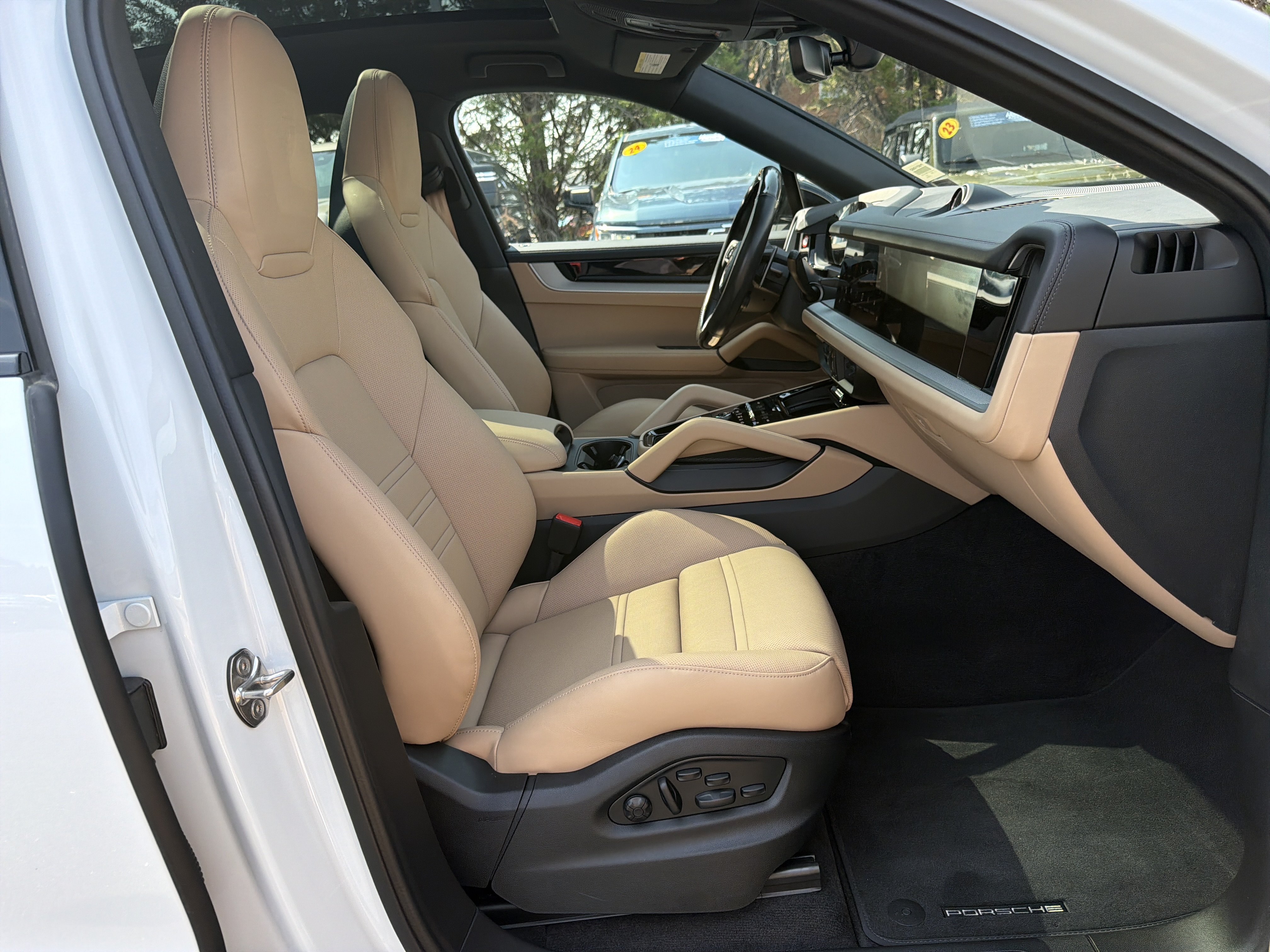 Used 2024 Porsche Cayenne S AWD/4WD image 35