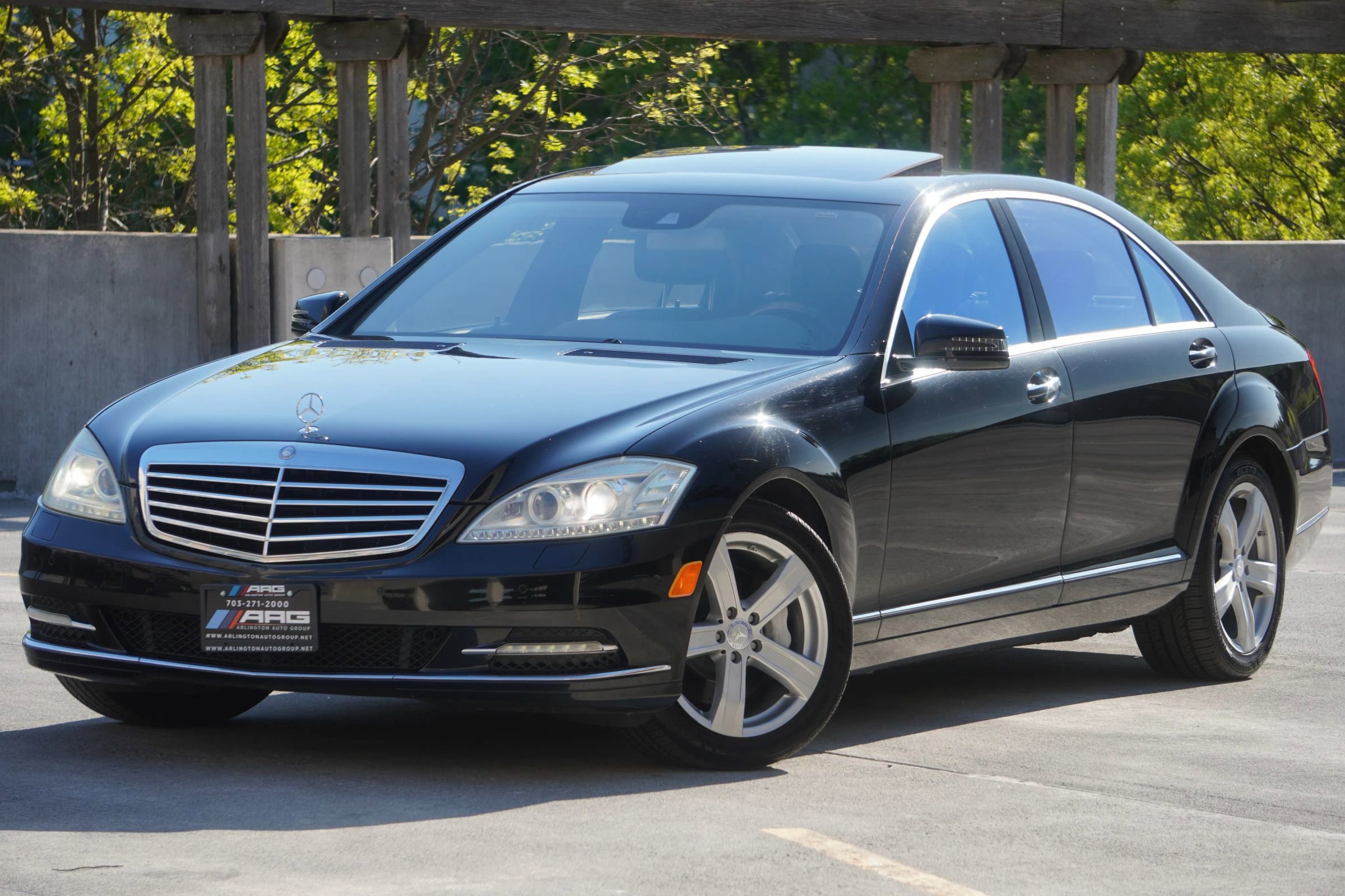 Used 2010 Mercedes-Benz S 550 4MATIC image 3