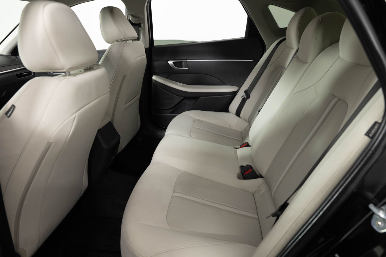 Used 2023 Hyundai Sonata SE w/ Preferred Accessory Package FWD image 17