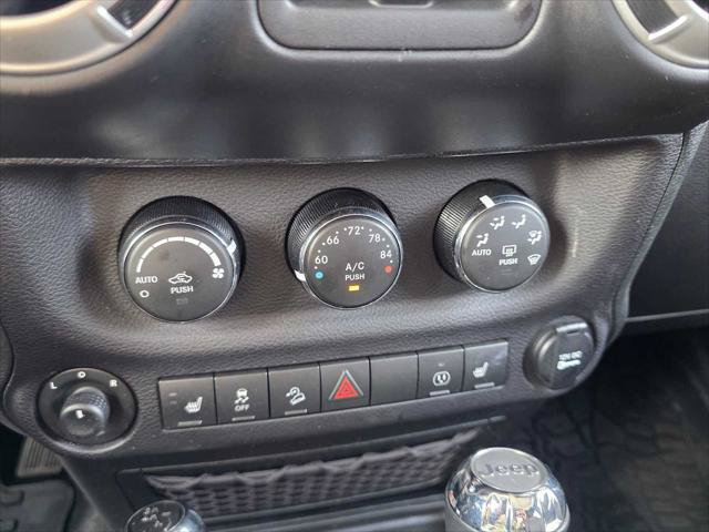 Used 2017 Jeep Wrangler Unlimited Sahara w/ Connectivity Group AWD/4WD image 29