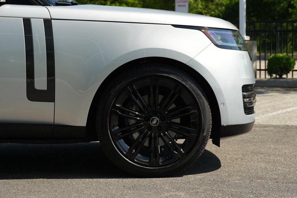 Used 2025 Land Rover Range Rover SE AWD/4WD image 24