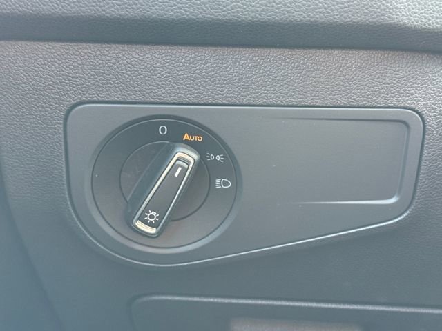 Used 2023 Volkswagen Tiguan SE w/ Panoramic Sunroof Package image 29