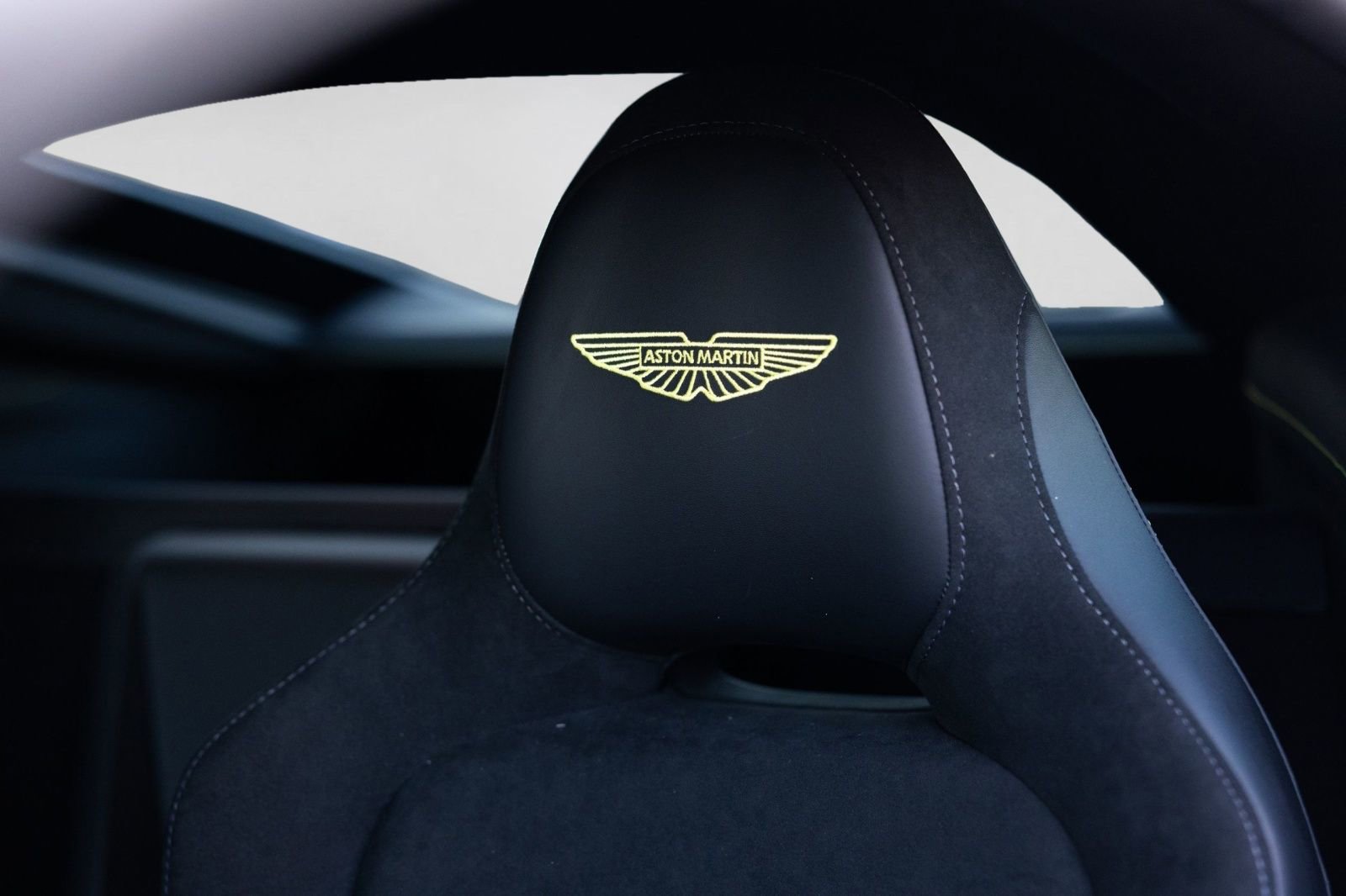 Used 2026 Aston Martin V8 Vantage Coupe RWD image 13