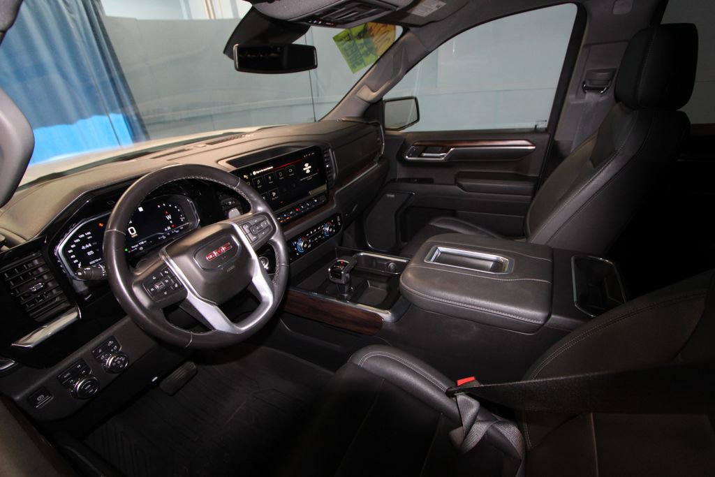Used 2022 GMC Sierra 1500 SLT w/ SLT Premium Plus Package AWD/4WD image 2