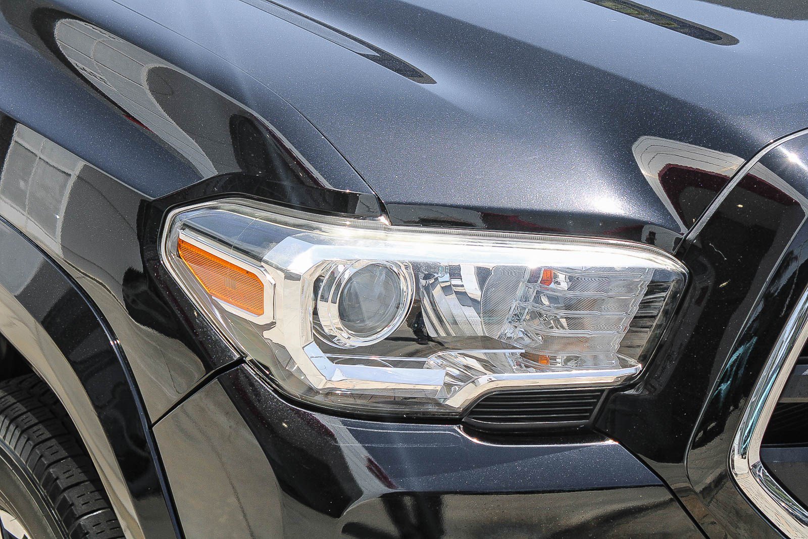 Used 2018 Toyota Tacoma SR5 RWD image 5