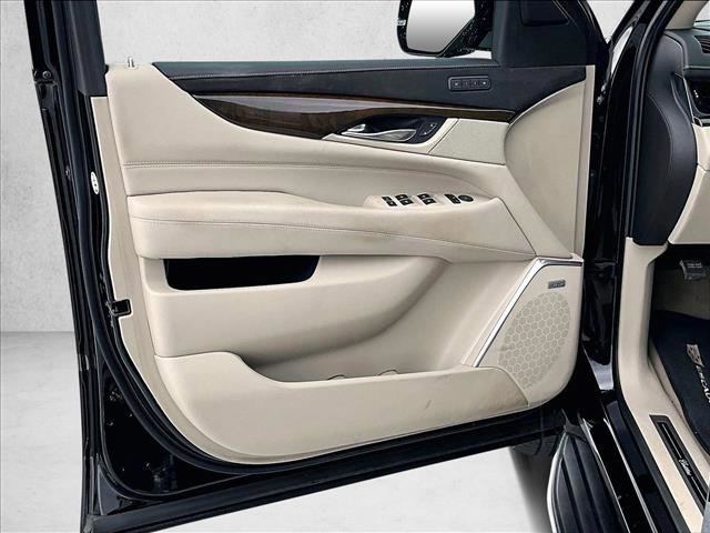 Used 2020 Cadillac Escalade Luxury AWD/4WD image 18