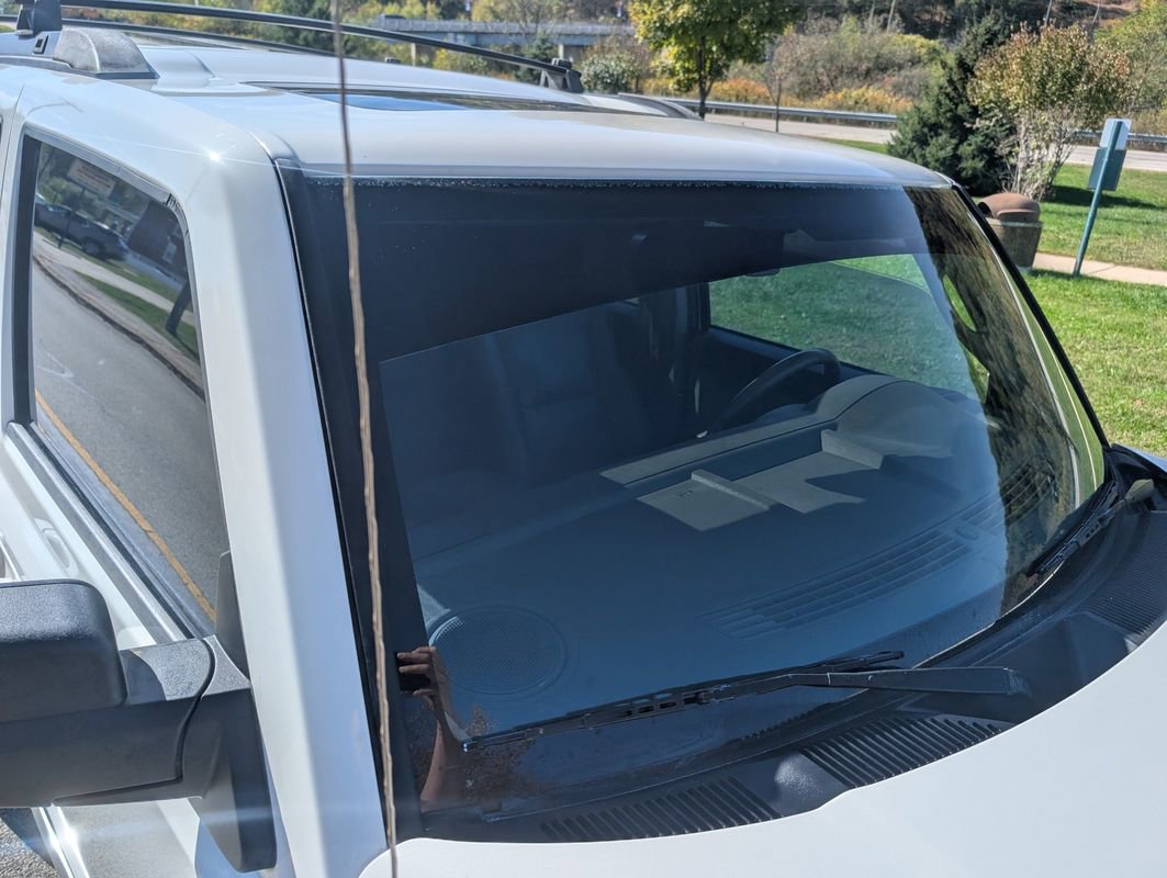 Used 2010 Jeep Commander Sport w/ Sun/Sound Group image 21