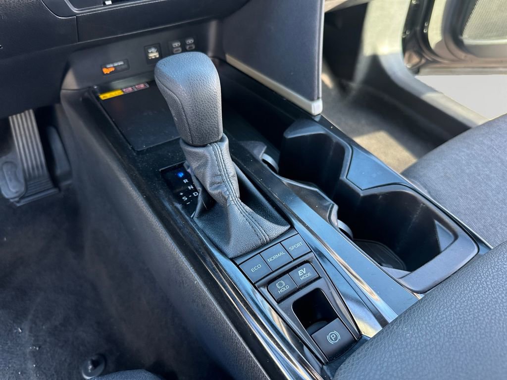 Used 2025 Toyota Camry LE image 18