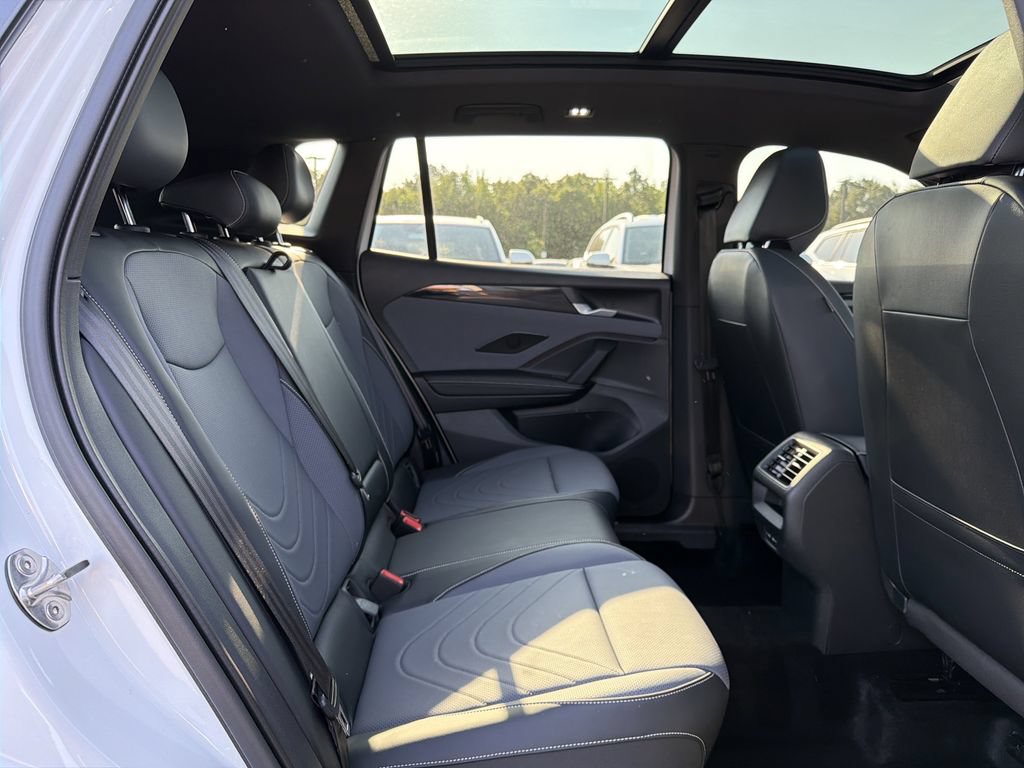 Used 2025 Volkswagen Tiguan SE R-Line FWD image 16
