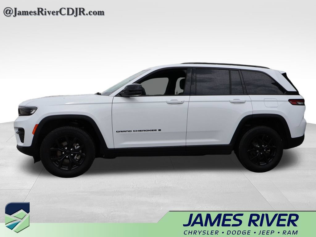Used 2025 Jeep Grand Cherokee Altitude AWD/4WD image 2