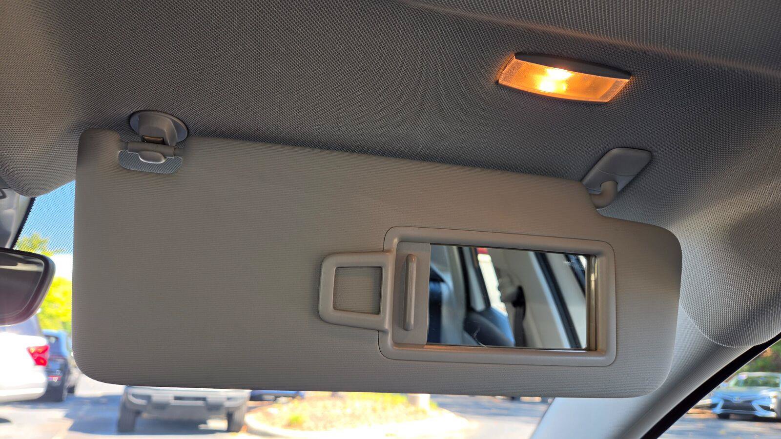 Certified 2025 Volkswagen Jetta SE w/ Sunroof Package FWD image 44