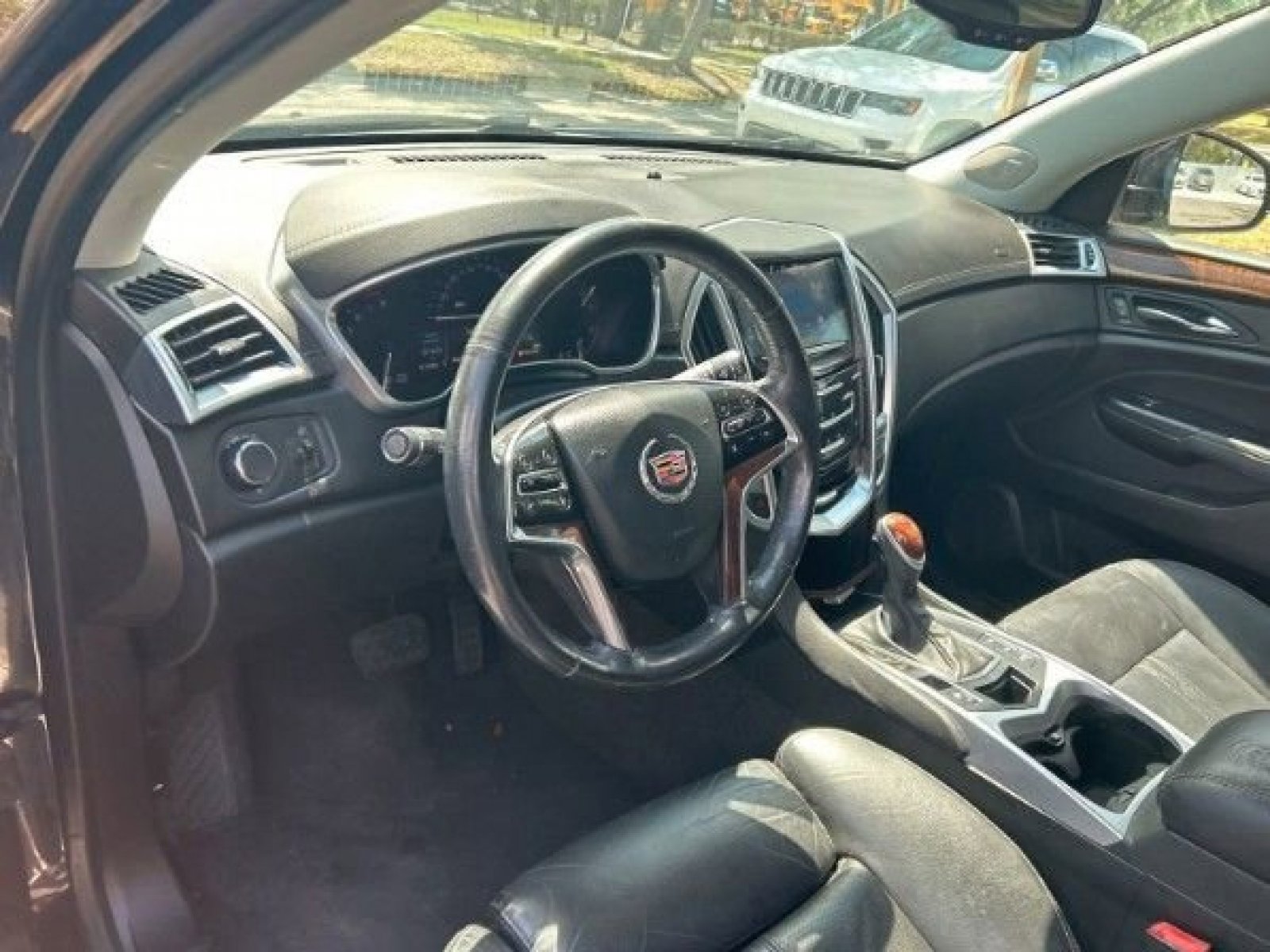 Used 2016 Cadillac SRX Luxury w/ Driver Awareness Package FWD image 9