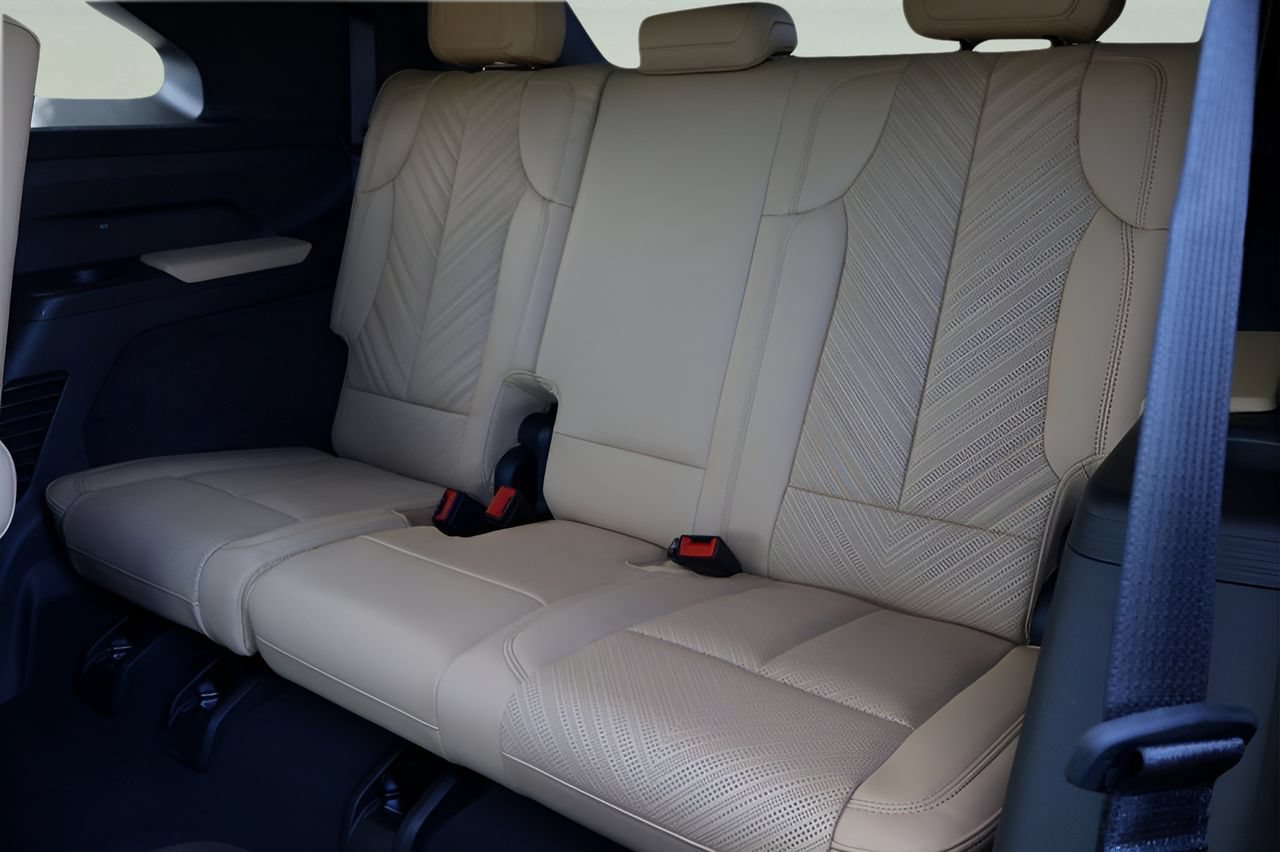 Certified 2025 Cadillac Escalade IQ Luxury 2 AWD/4WD image 16