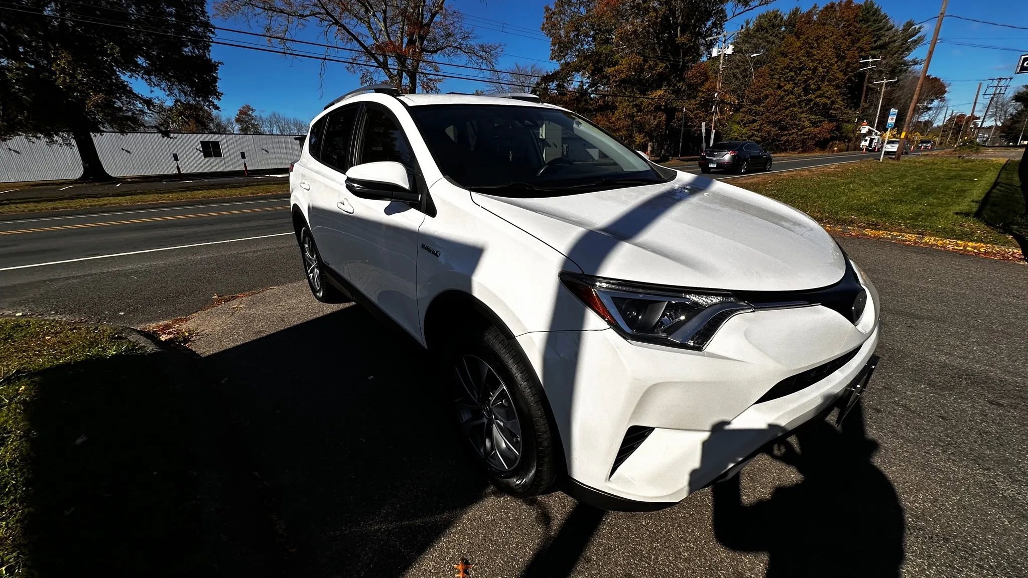 Used 2018 Toyota RAV4 XLE image 3