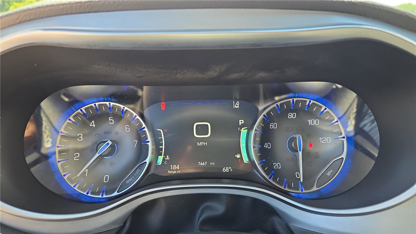 Used 2026 Chrysler Pacifica Limited FWD image 10