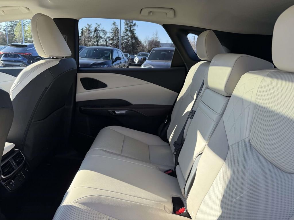 Used 2023 Lexus RX 350h image 17