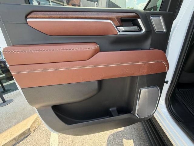 Used 2025 GMC Sierra 2500 Denali Ultimate w/ Max Trailering Package AWD/4WD image 25