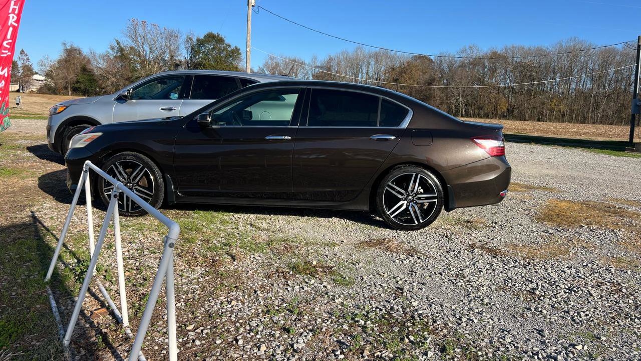 Used 2016 Honda Accord Touring image 2