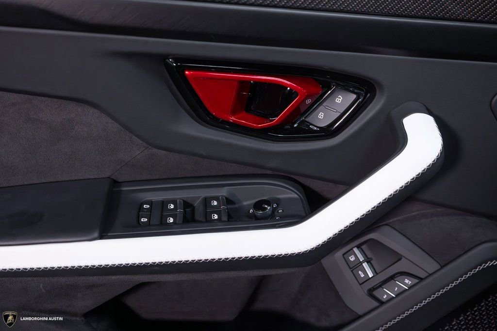 Used 2025 Lamborghini Urus SE image 23
