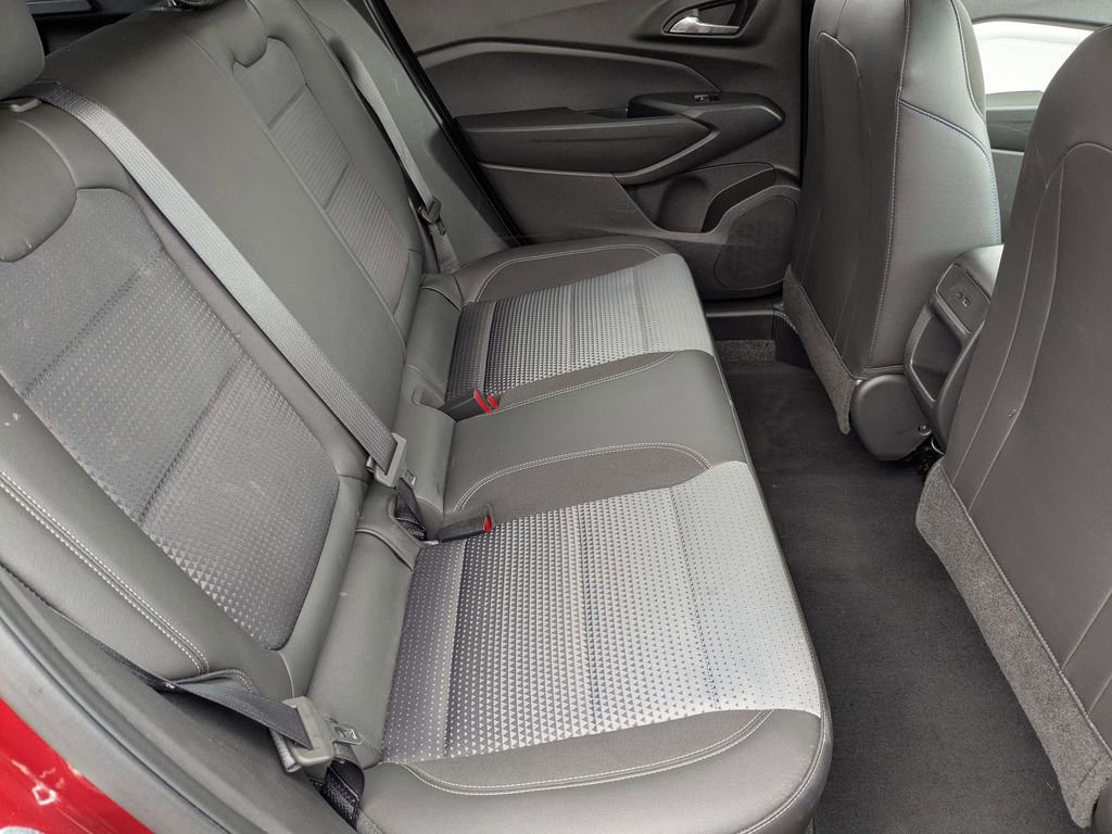 Used 2025 Chevrolet Trax LT w/ LT Convenience Package image 26