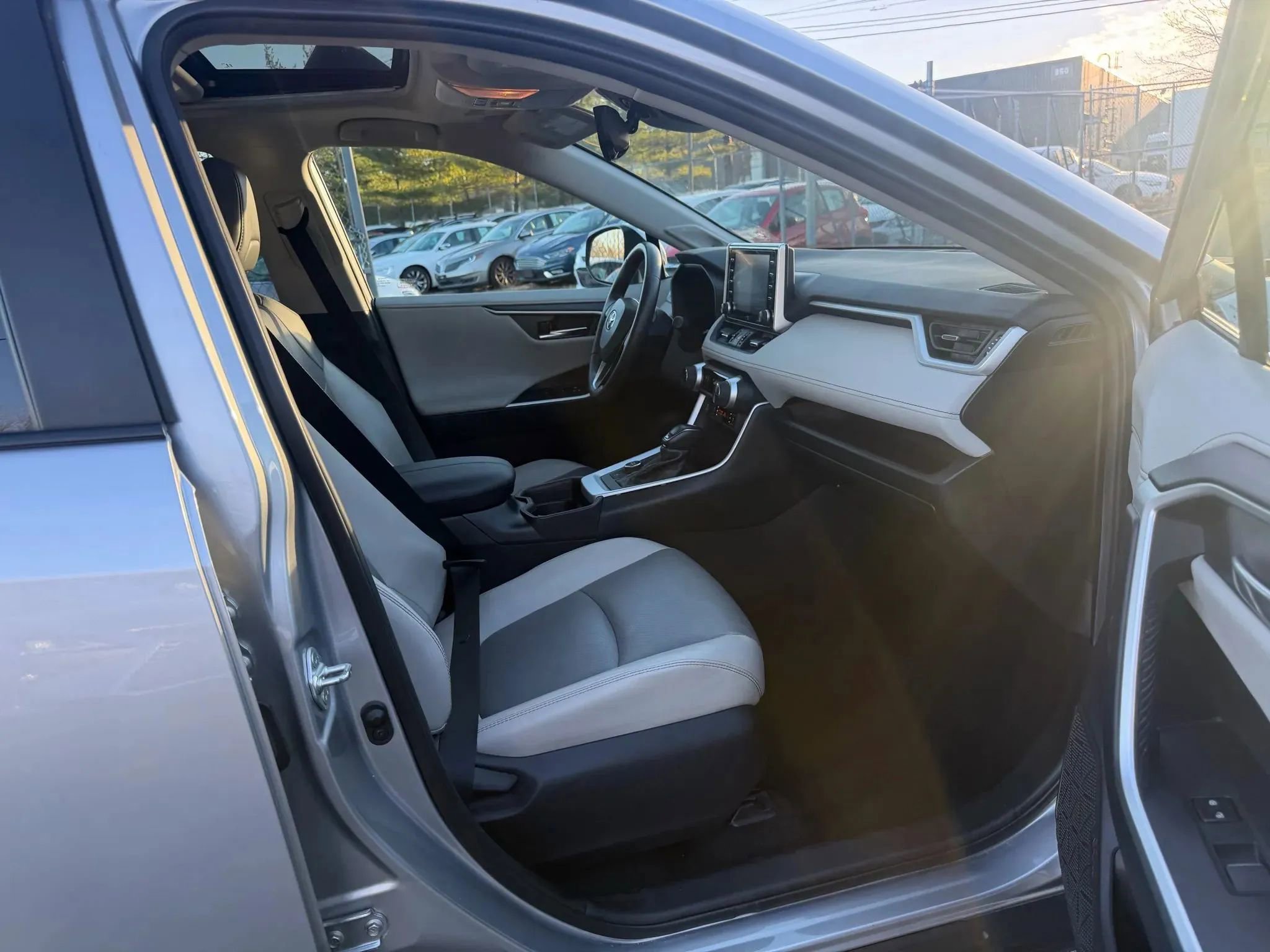 Used 2020 Toyota RAV4 Limited w/ Limited Grade Weather Package image 29