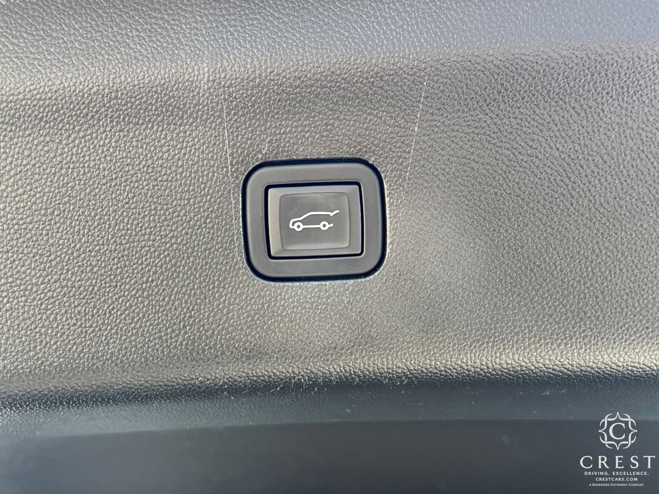 Used 2024 Buick Enclave Essence w/ Experience Buick Package FWD image 27
