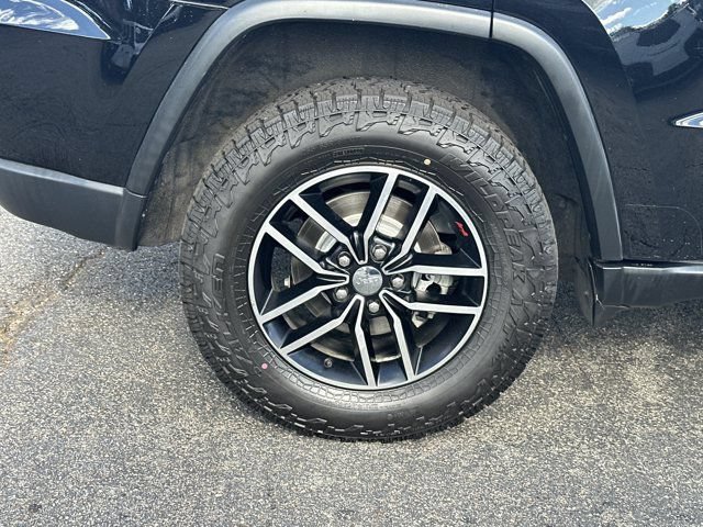 Used 2017 Jeep Grand Cherokee Trailhawk AWD/4WD image 20