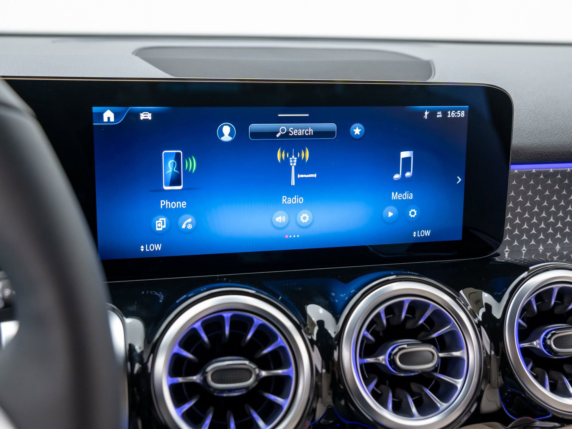 New 2025 Mercedes-Benz GLB 250 4MATIC image 24