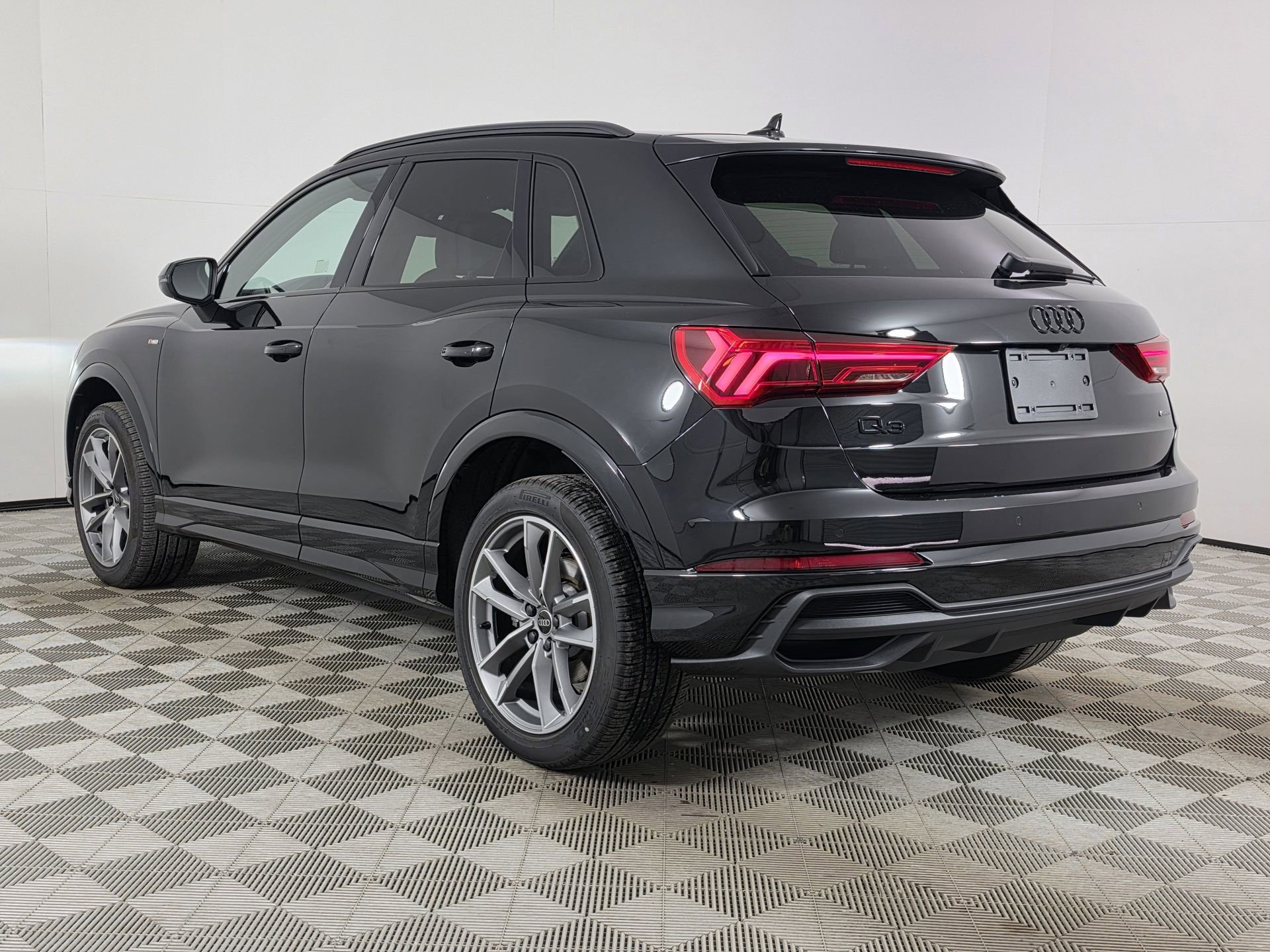 Certified 2025 Audi Q3 2.0T Premium w/ Convenience Package AWD/4WD image 5