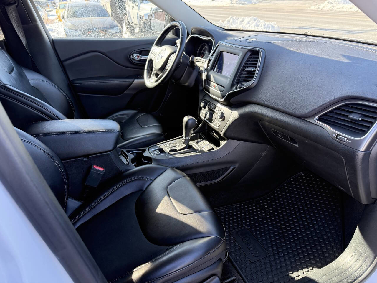 Used 2019 Jeep Cherokee Latitude Plus w/ Cold Weather Group image 10