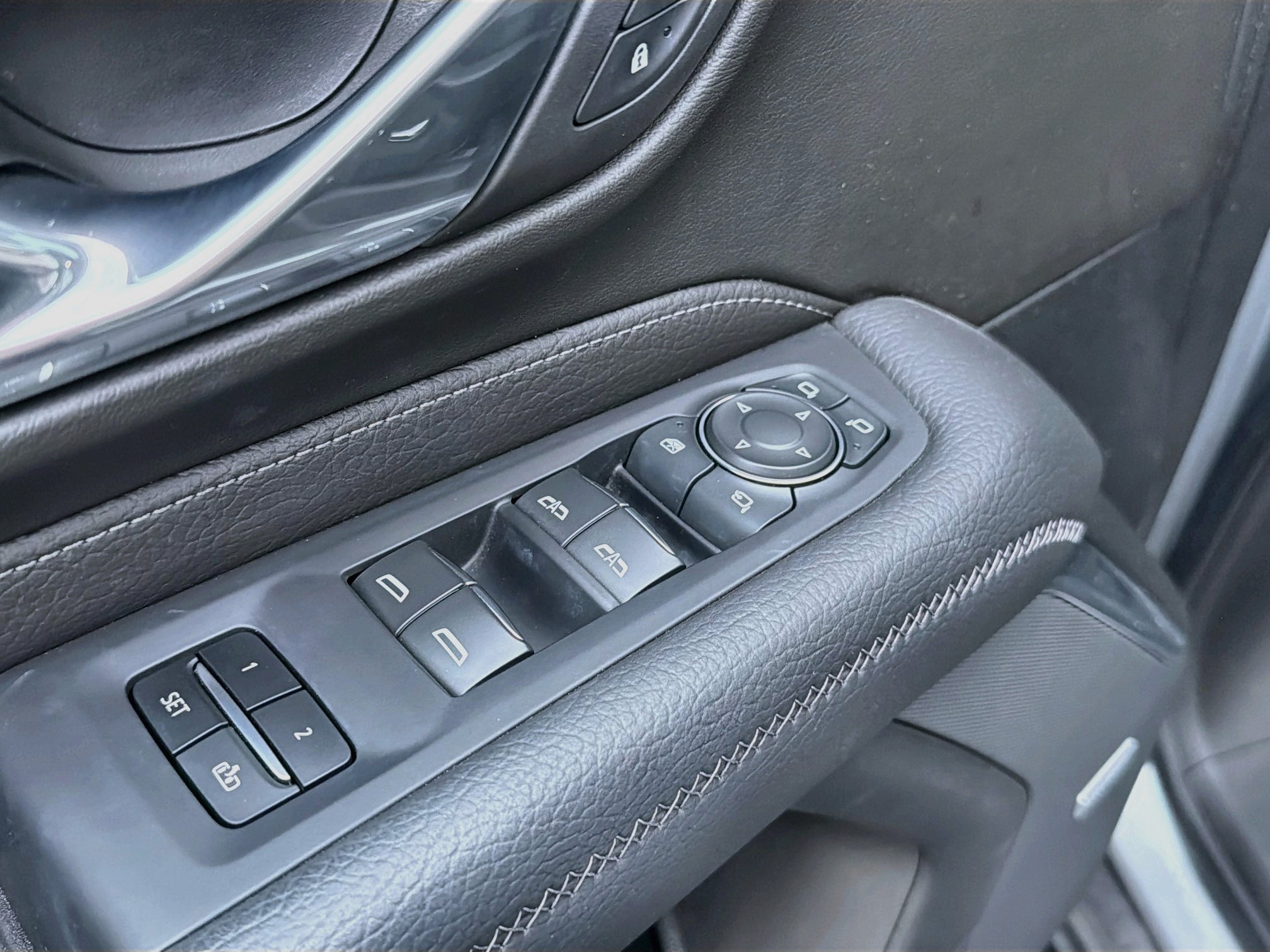 Used 2024 GMC Yukon Denali AWD/4WD image 13