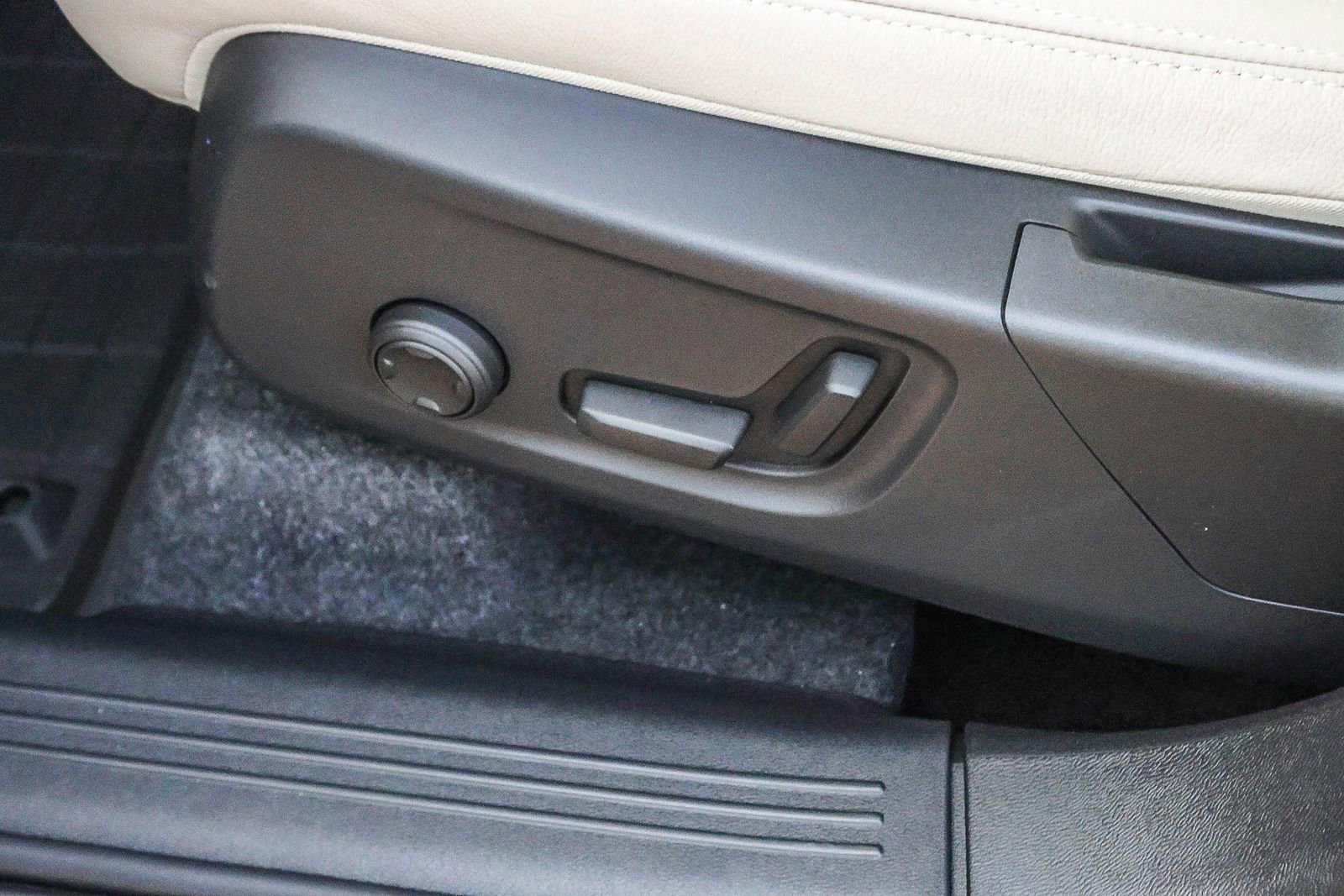 New 2026 Volvo XC40 B4 Plus w/ Climate Package image 29