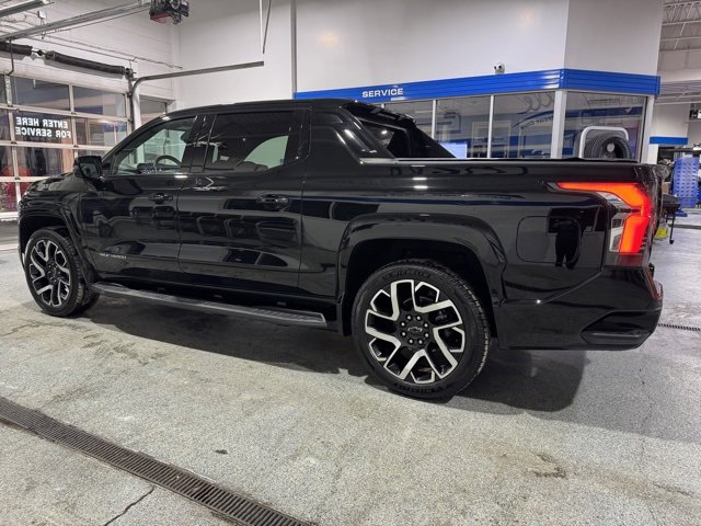 Used 2024 Chevrolet Silverado EV RST image 5