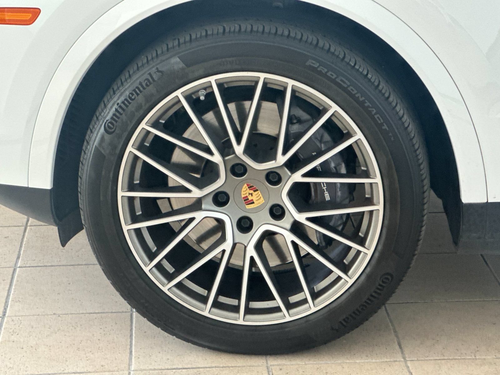 Certified 2023 Porsche Cayenne Platinum Edition AWD/4WD image 25