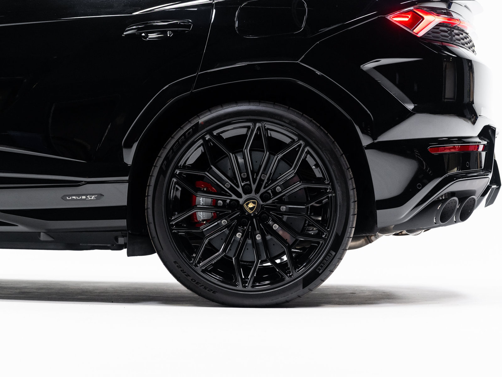 Used 2025 Lamborghini Urus SE AWD/4WD image 10