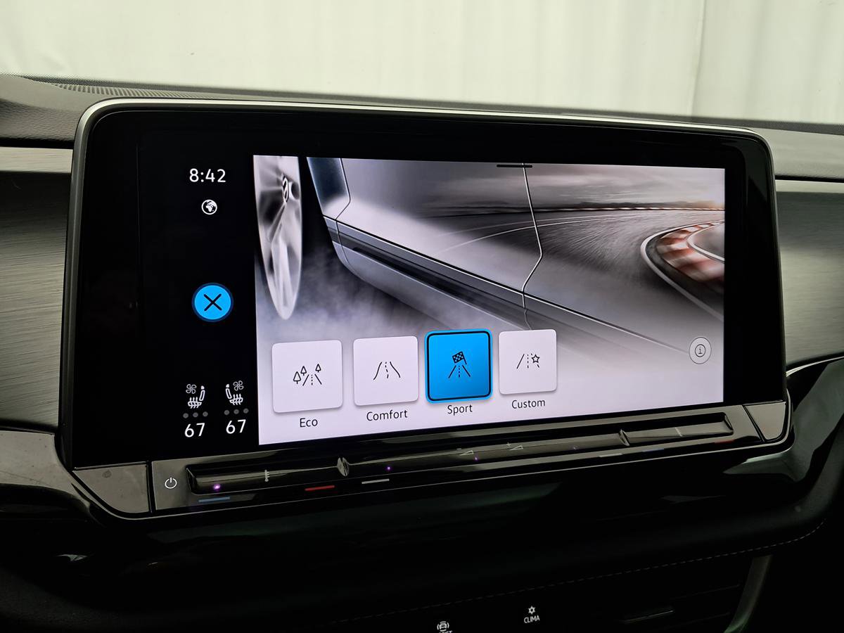 Used 2025 Volkswagen Atlas Cross Sport SE image 33