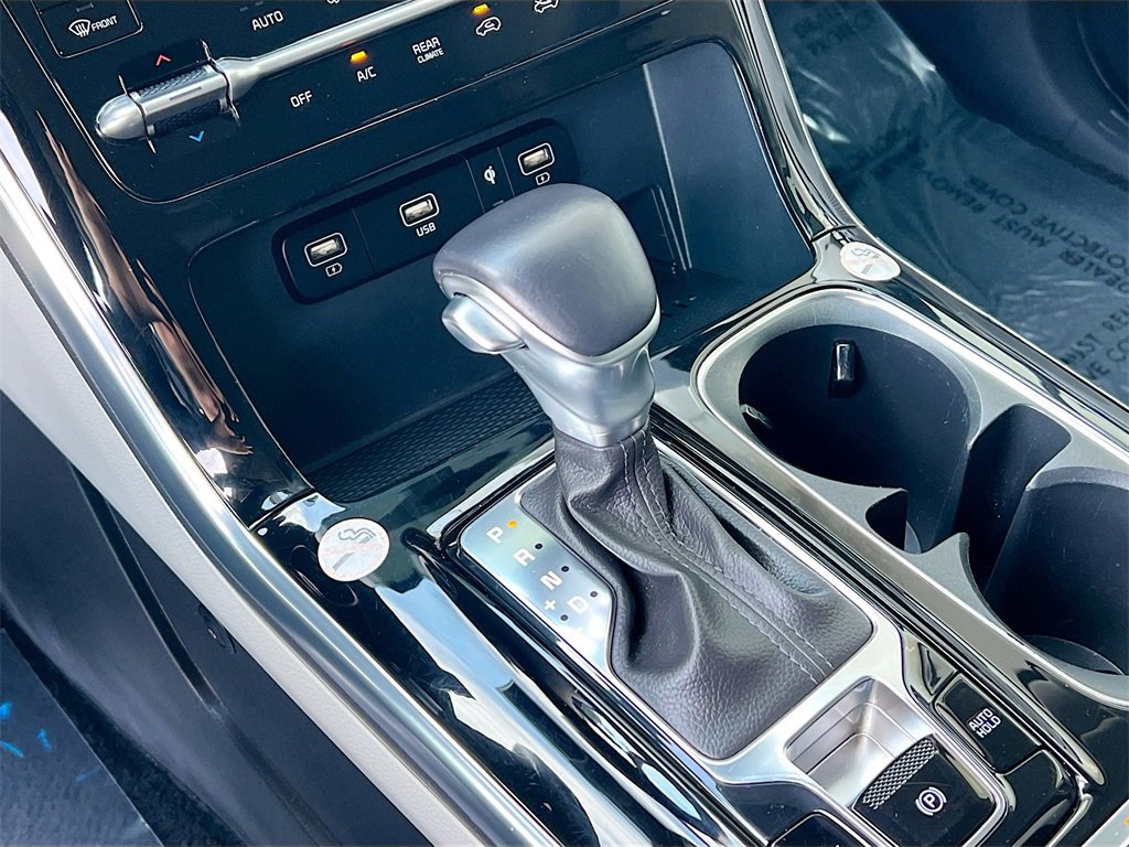 Used 2024 Kia Carnival EX image 17