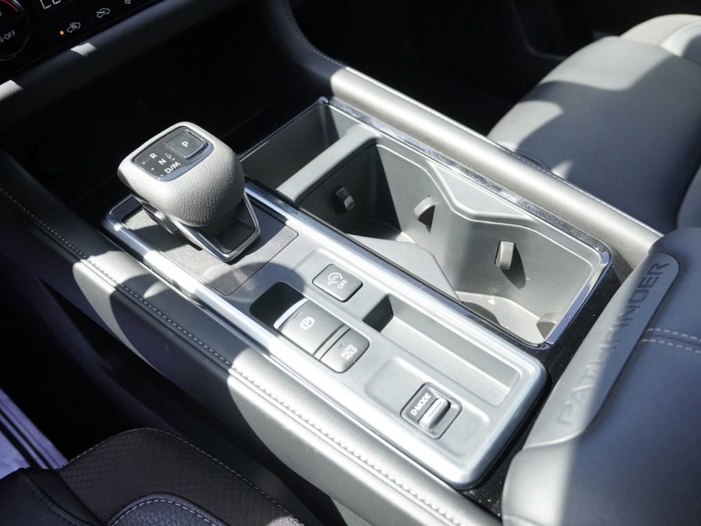 Used 2024 Nissan Pathfinder SL FWD image 13