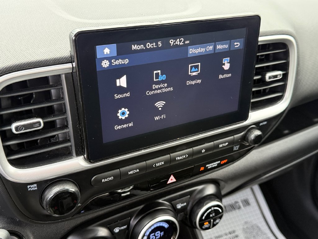 Used 2024 Hyundai Venue SEL FWD image 31