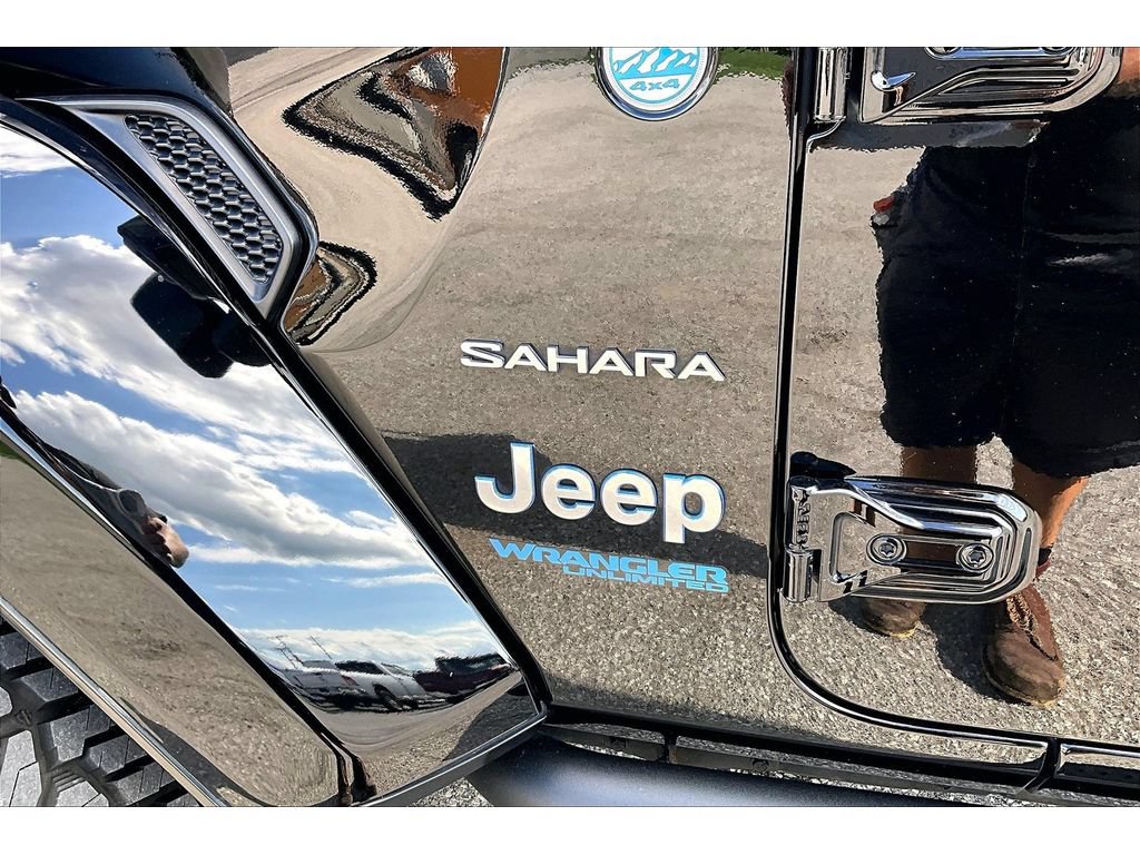 Used 2022 Jeep Wrangler Unlimited Sahara w/ Cold Weather Group AWD/4WD image 38