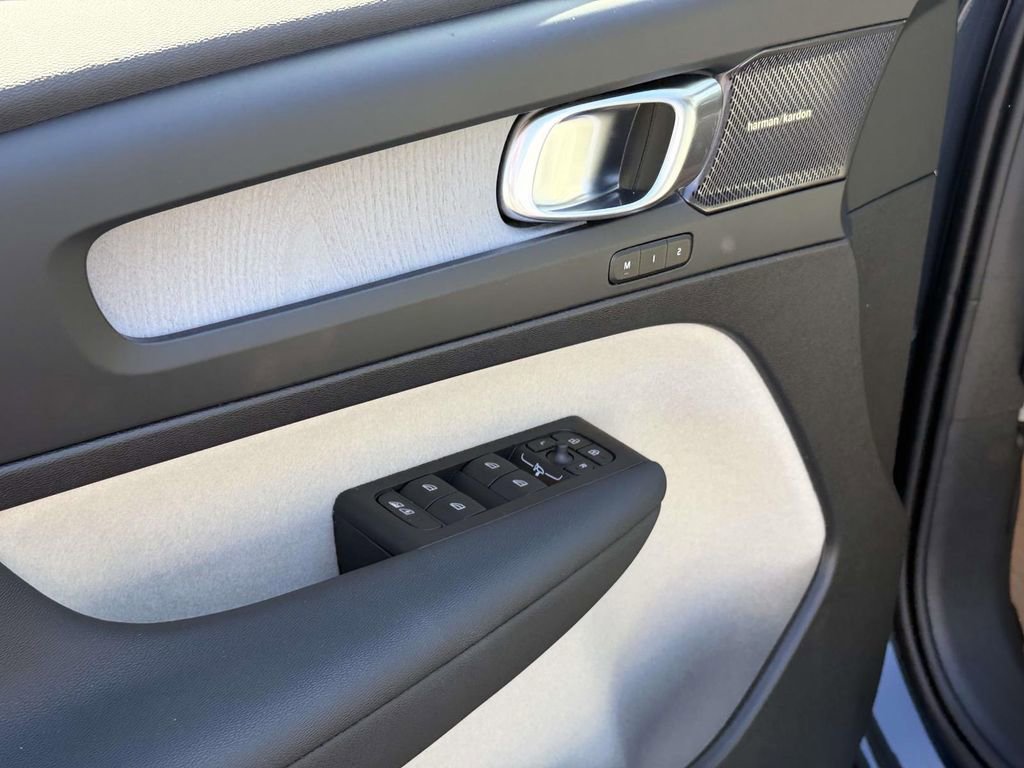 New 2026 Volvo XC40 B5 Ultra w/ Climate Package image 17